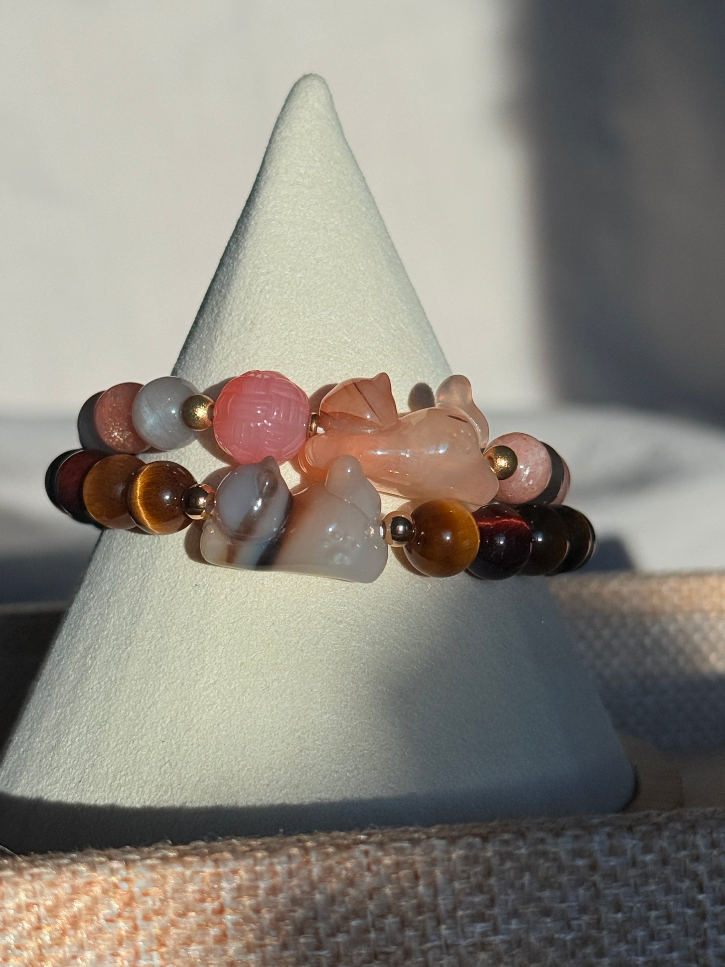 Playing Kitty: Tiger eye bracelet