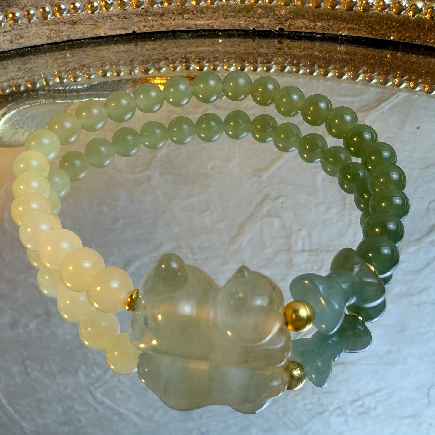 Playing Kitty: Bow charm, Jade bracelet II