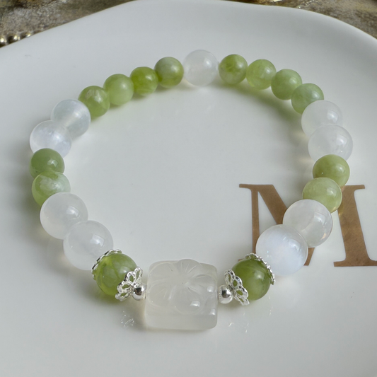Flower + green agate bracelet