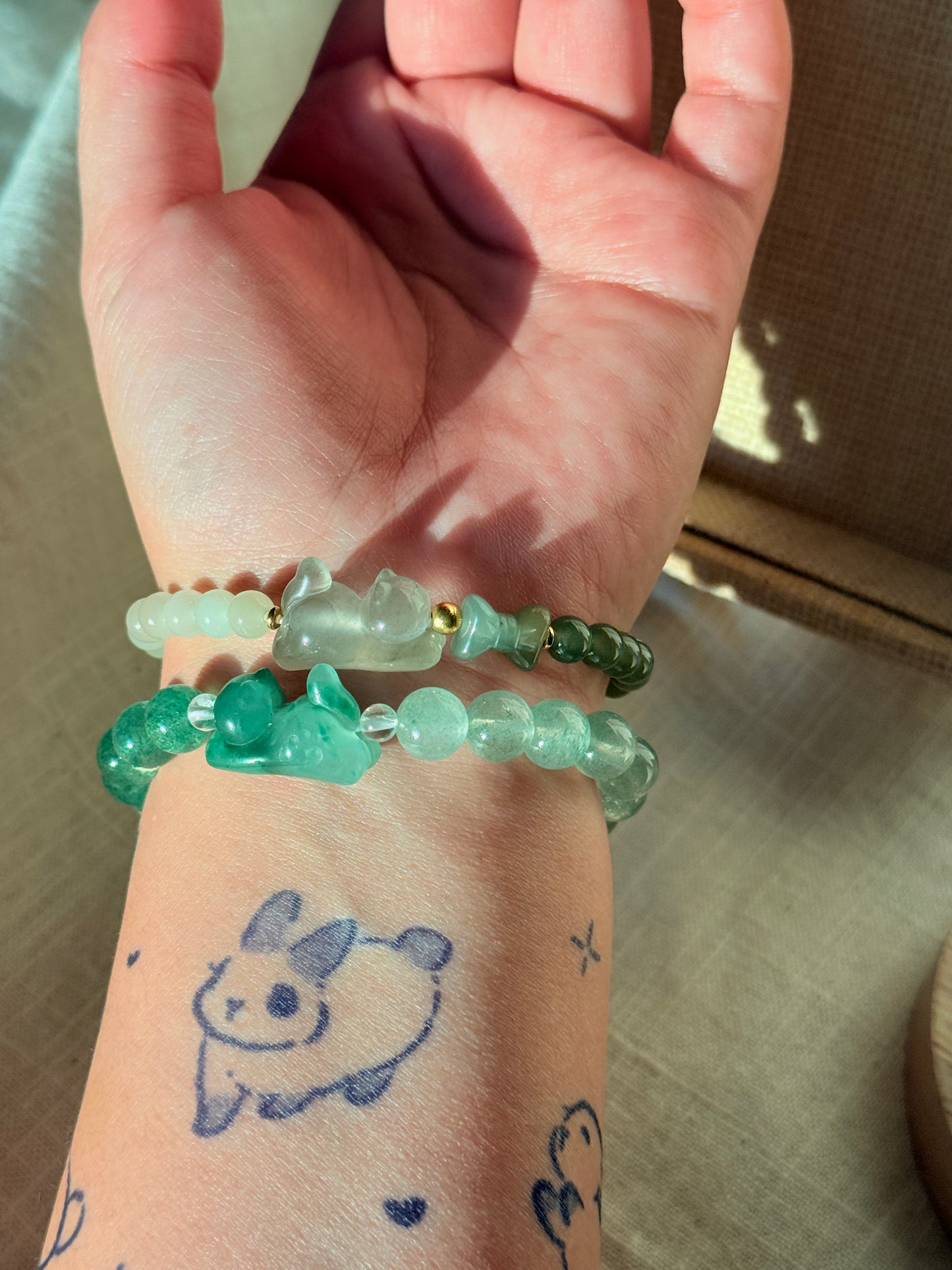 Playing Kitty: Bow charm, Jade bracelet II